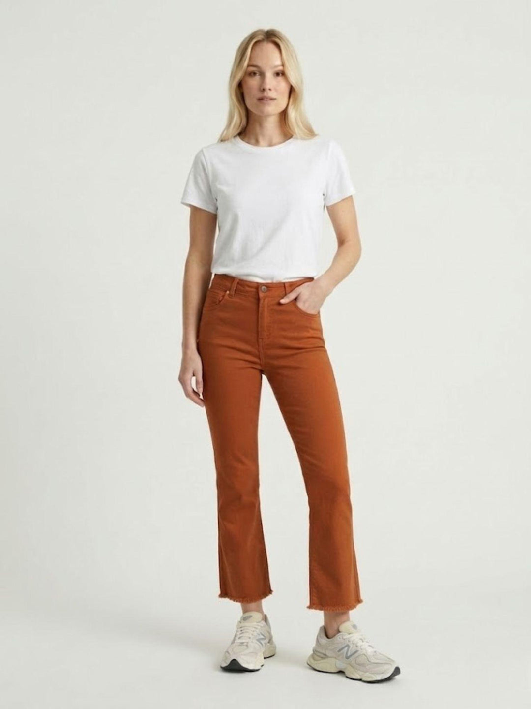 Pantalone a trombetta sfrangiato in cotone cannella 80137G190 CANNELLA ANDREA MORANDO 