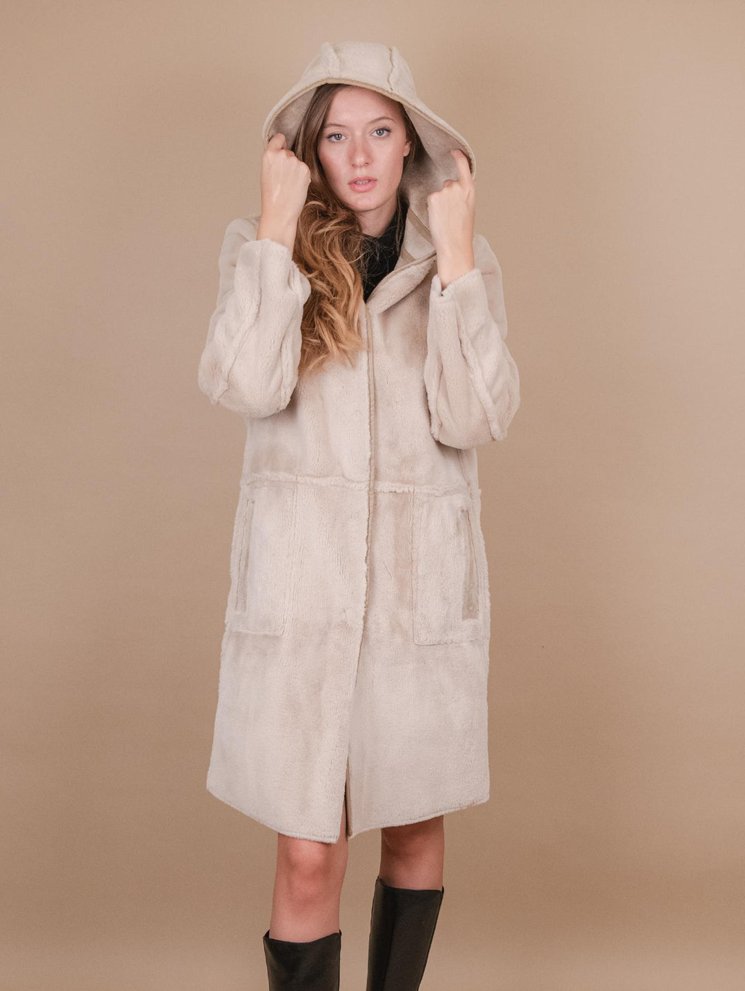 ECO-MONTONE REVERSIBILE IN  ECO-PELLICCIA BEIGE<BR/> B357CAMO 010 ANDREA MORANDO 