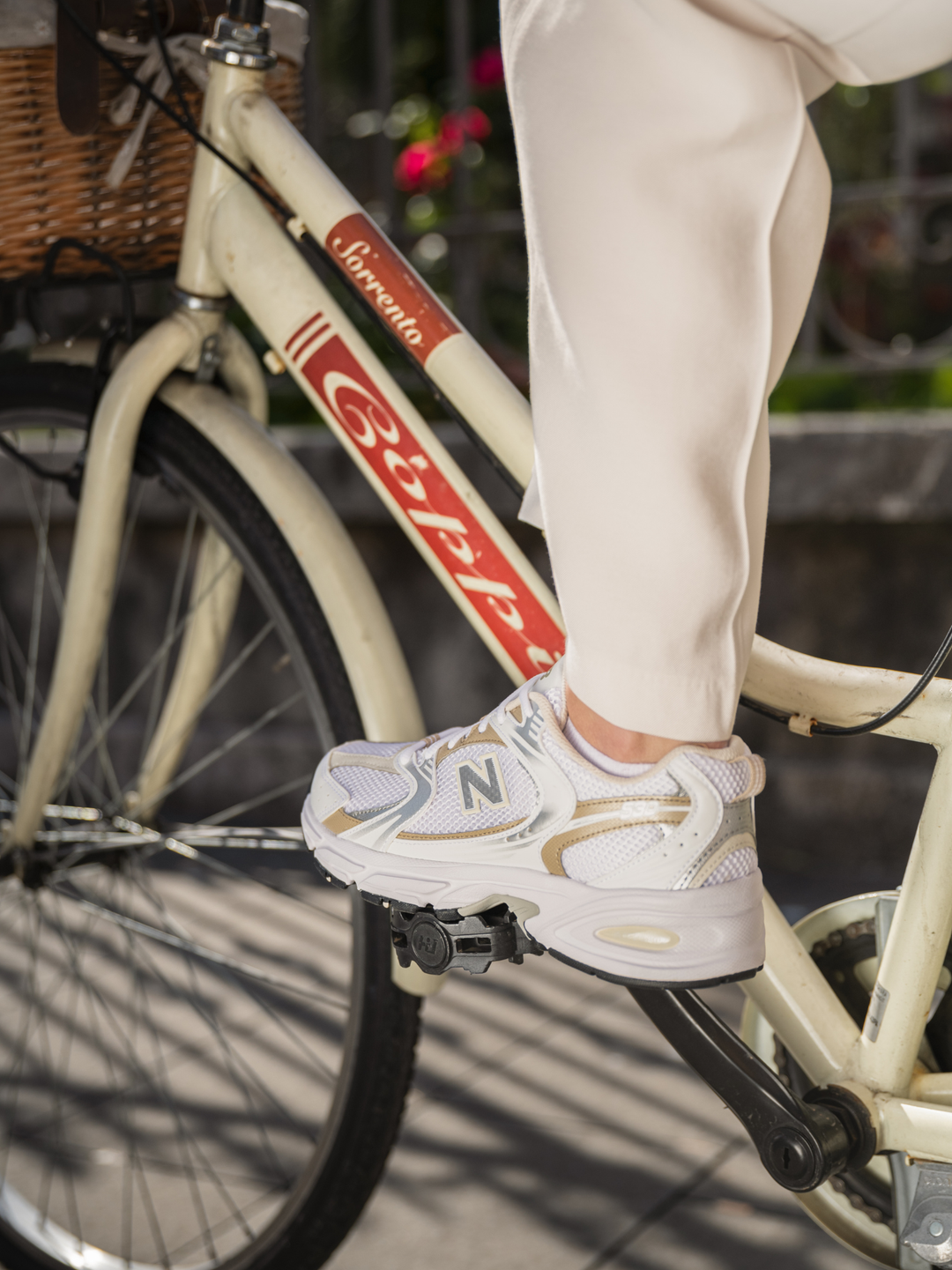 SNEAKER NEW BALANCE 530 BIANCO E ORO MR530RD D NEW BALANCE 