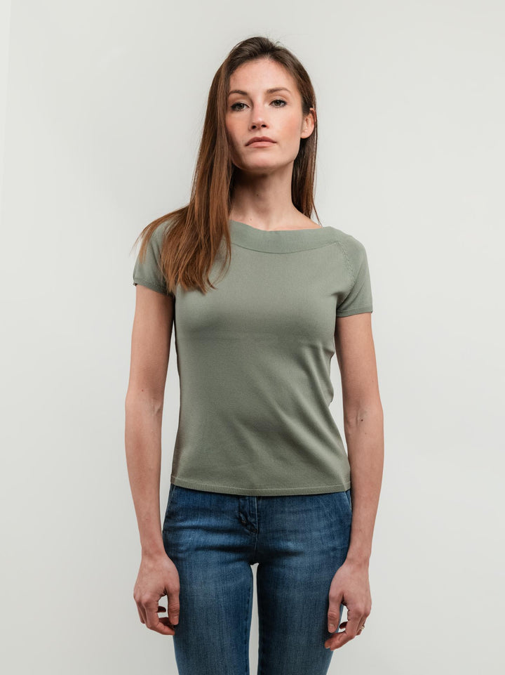 T-SHIRT  VERDE SALVIA CON SCOLLO A BARCA 251W6022 334 ANDREA MORANDO 