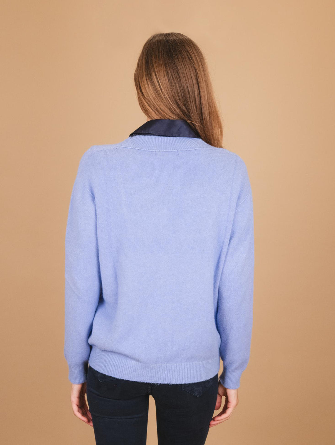 MAGLIA OVER  CON SCOLLO A V AZZURRA 0370/59 7013 BIMOR 