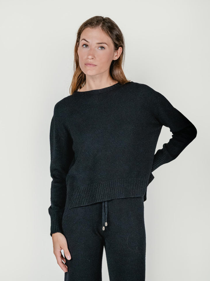 MAGLIA GIROCOLLO CON FONDO ASSIMETRICO NERO 037050 0010 BIMOR 