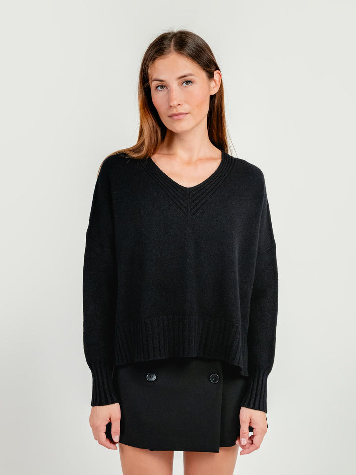 MAGLIA CON SCOLLO A V NERA 0570592 0010 BIMOR 