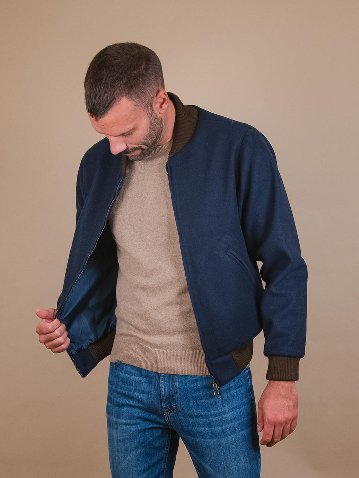 BOMBER CON PROFILI A CONTRASTO IN TESSUTO BLU RJ02 NAVY ANDREA MORANDO 
