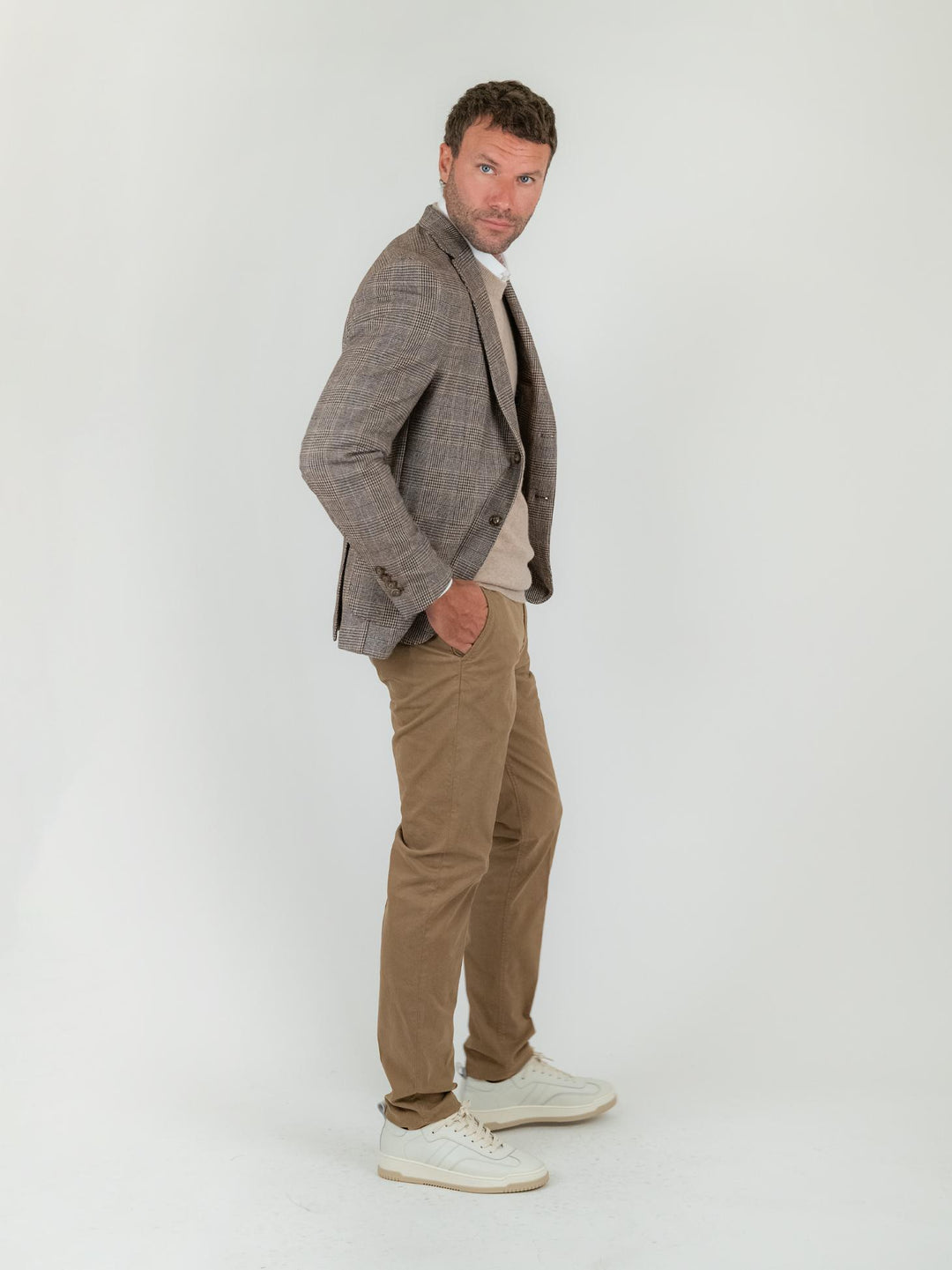 PANTALONE MARRONE  CON TASCHE A FILO