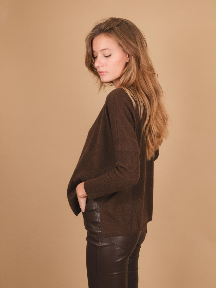 MAGLIA OVER IN CASHMERE ECO-FRIENDLY MARRONE ASTRID CHOCOLAT ABSOLUT CASHMERE 