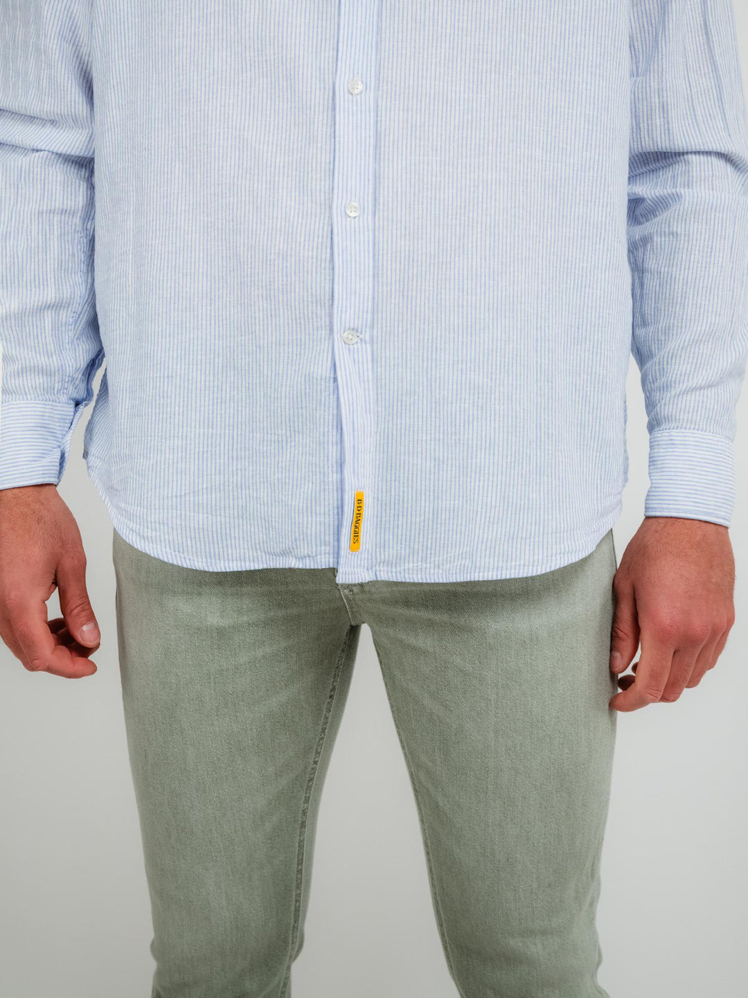 CAMICIA IN LINO E COTONE A RIGHE BIANCHE E AZZURRE