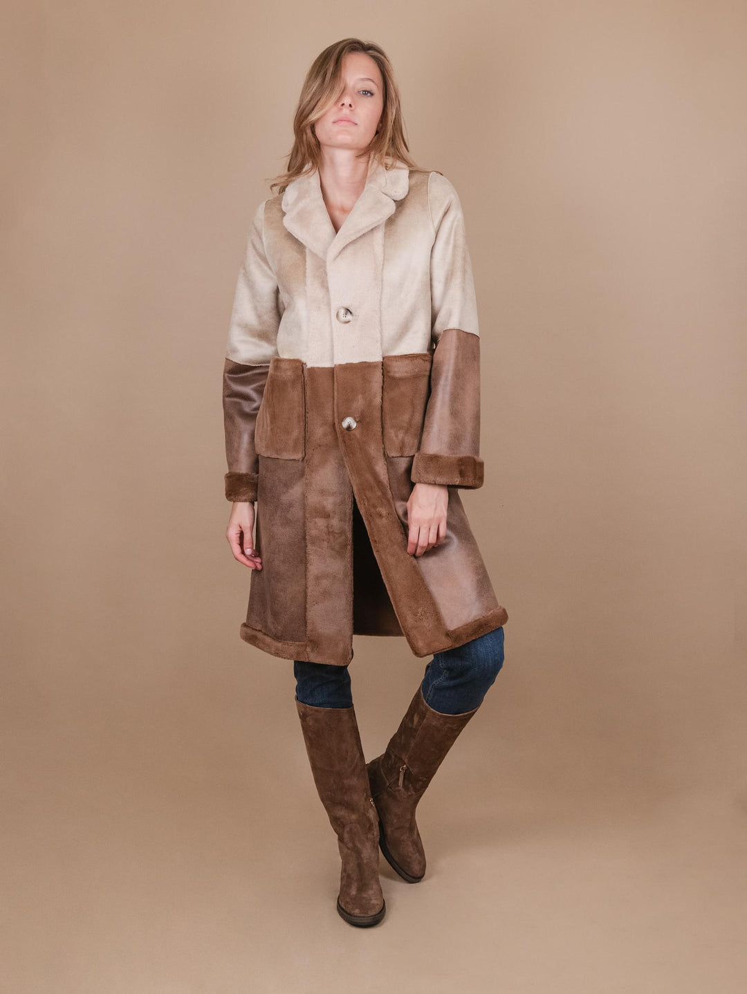 CAPPOTTO  IN ECO-MONTONE E ECO-PELLICCIA REVERSIBILE BICOLORE B500CAMO 043 ANDREA MORANDO 