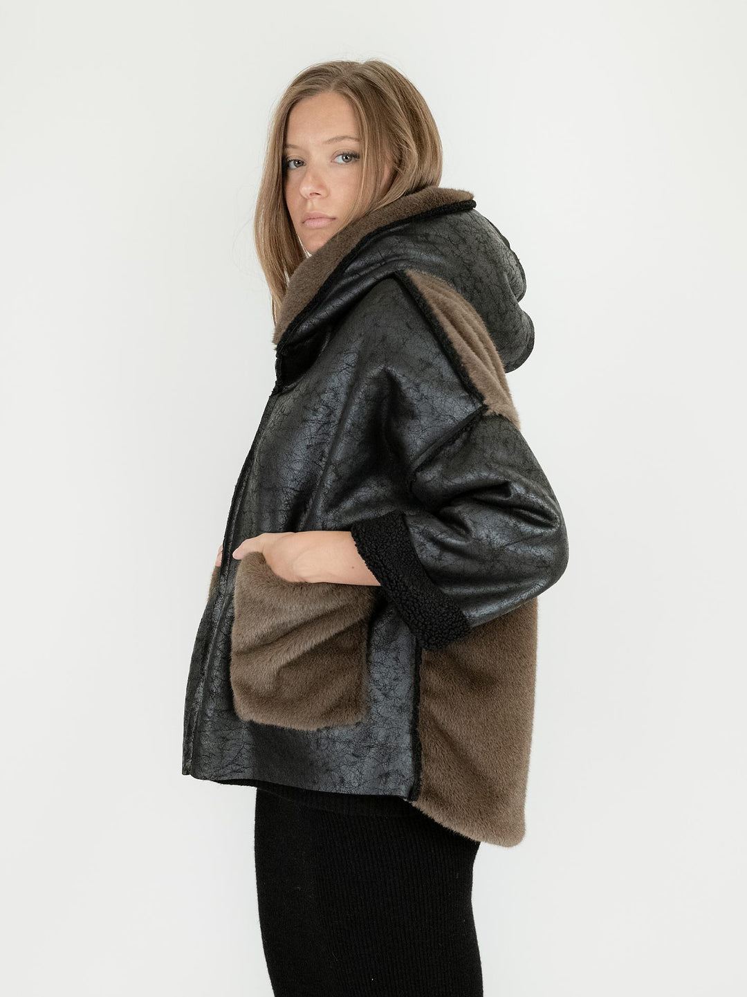 ECO MONTONE NERO CON CAPPUCCIO ISONE 4208 ANDREA MORANDO 