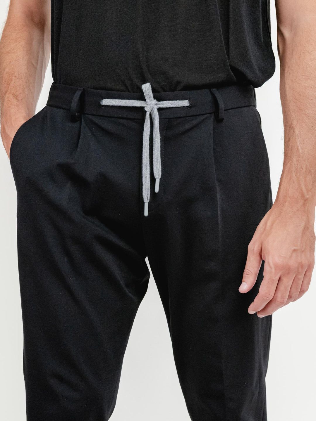 PANTALONE CON COULISSE IN JERESEY NERO P002 101 ANDREA MORANDO 