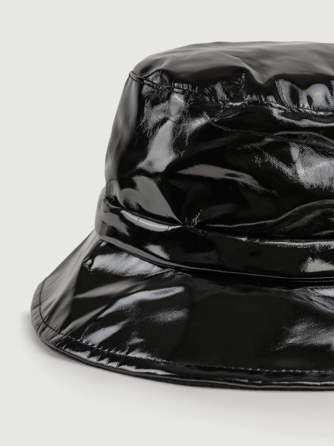 CAPPELLO BUKET DA PIOGGIA <BR/>IN VERNICE NERO CP3919 NERO ANDREA MORANDO 