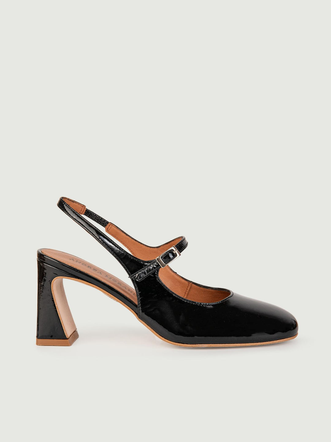 Décolleté IN VERNICE NERA con punta arrotondata