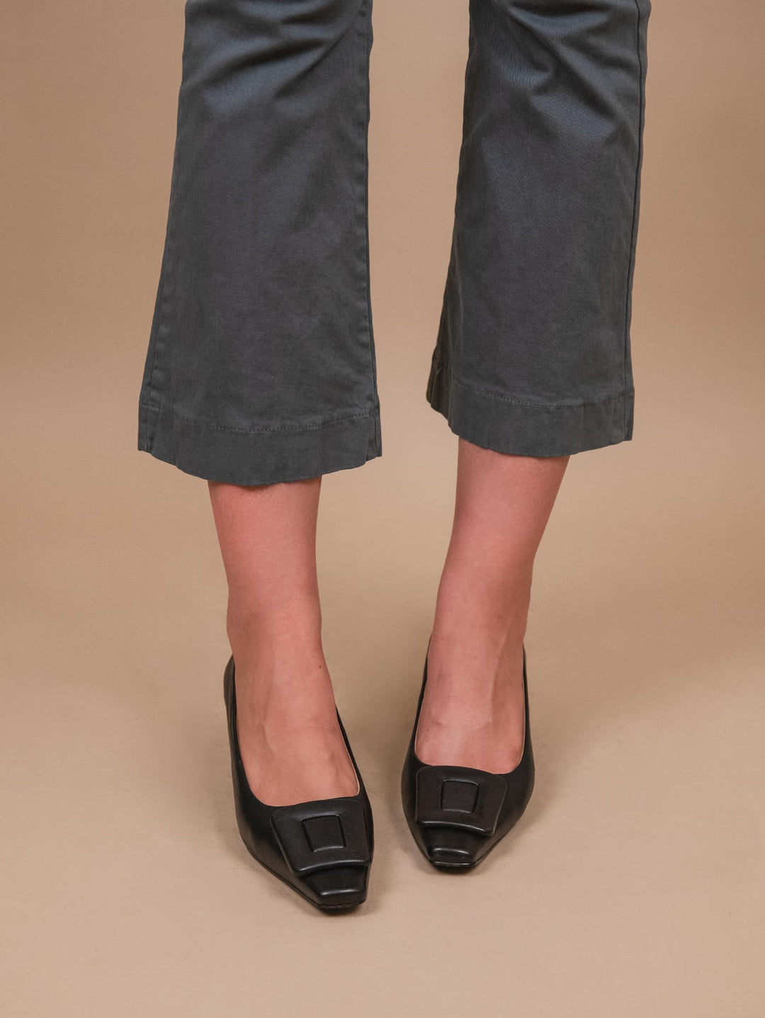 DECOLLETE CON APPLICAZIONE FRONTALE IN PELLE NERA 610Z10VK NEGRO ANDREA MORANDO 