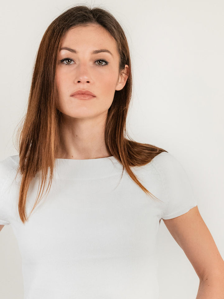 T-SHIRT BIANCA CON SCOLLO A BARCA