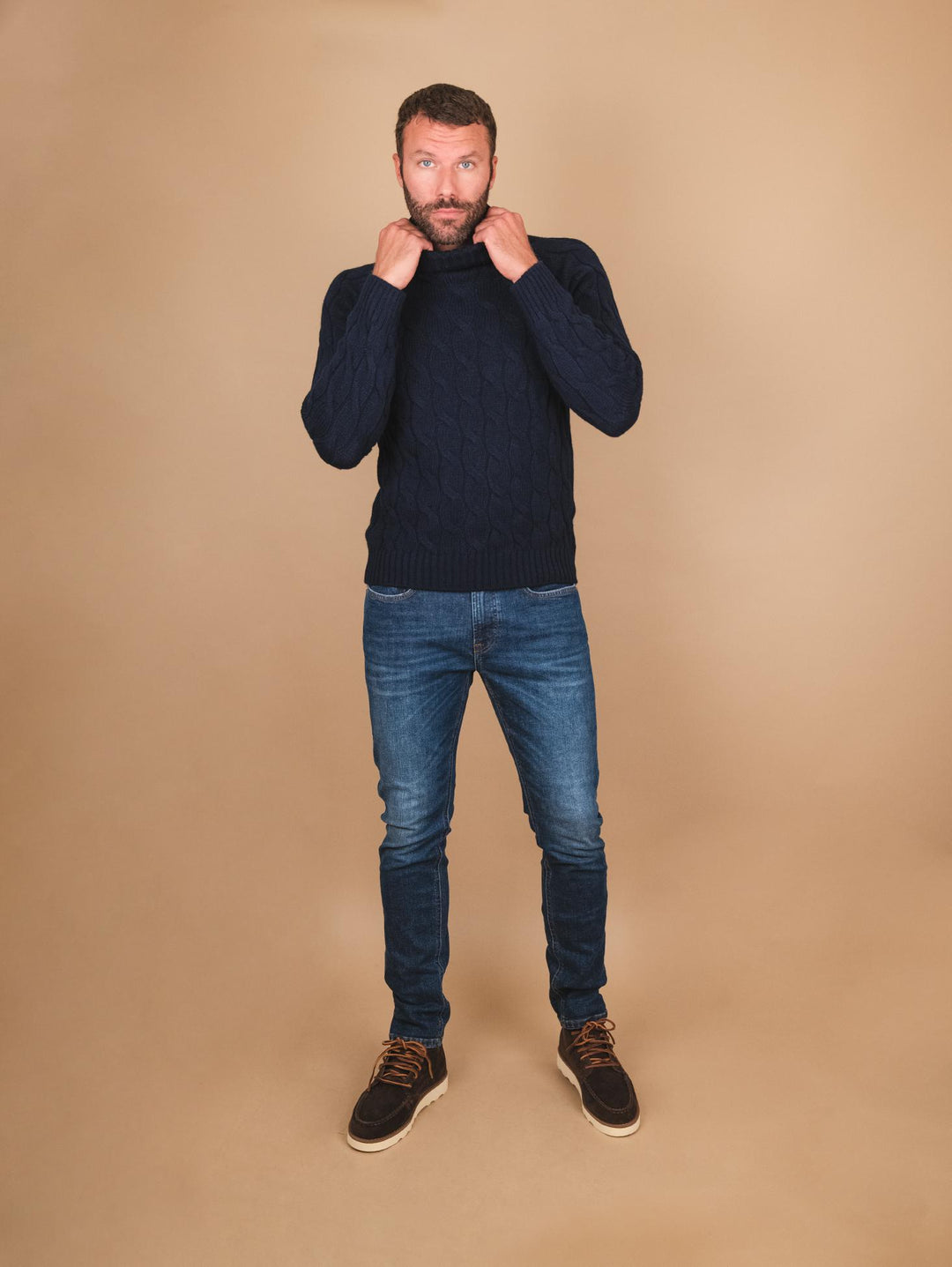 MAGLIONE A COLLO ALTO IN LANA VERGINE BLU 13117 598 ANDREA MORANDO 