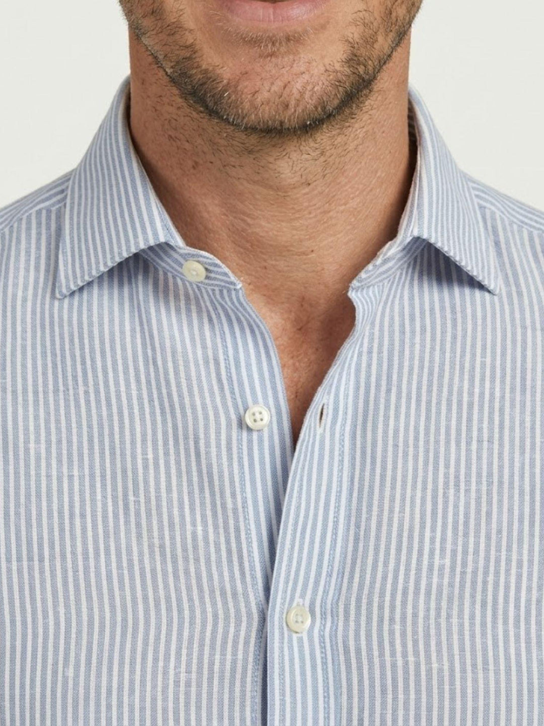 Camicia in lino a righine azzurra e bianca BU26S02CALINCOT404 240 ANDREA MORANDO 
