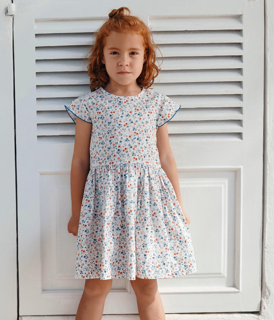Abito a maniche corte in cotone a fiori bambina A0CXS 01 PETIT BATEAU 