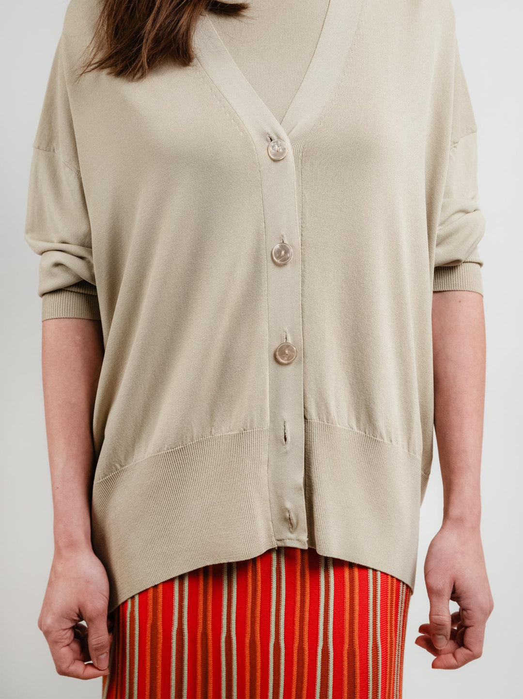 cardigan con bottoni beige