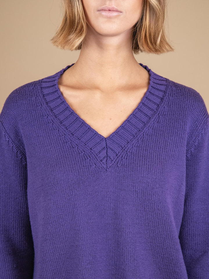 MAGLIA SCOLLO A V IN LANA VERGINE VIOLA 2378008 079 ANDREA MORANDO 