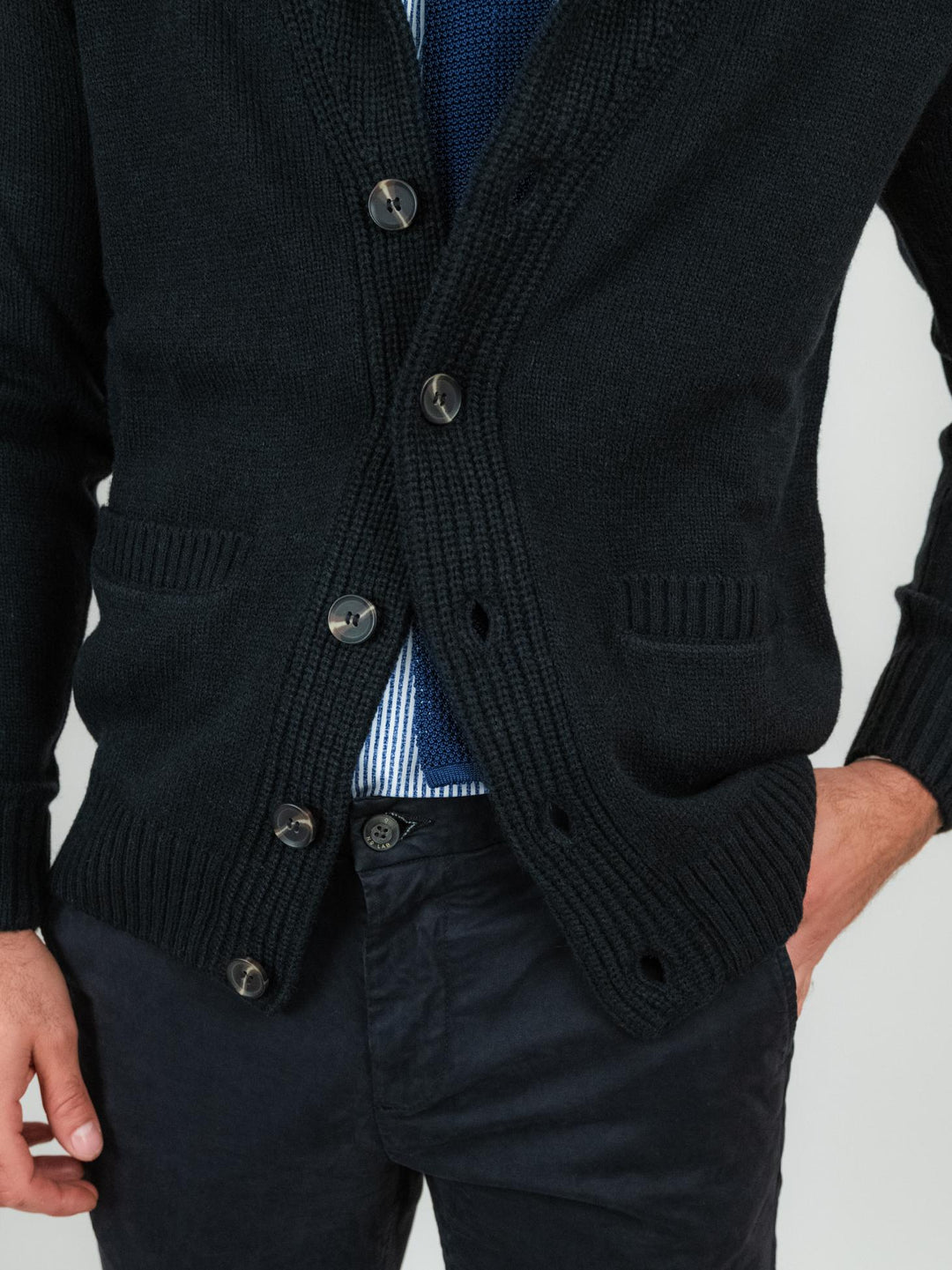 Cardigan blu in misto lana con collo a scialle 1327224 283 ANDREA MORANDO 