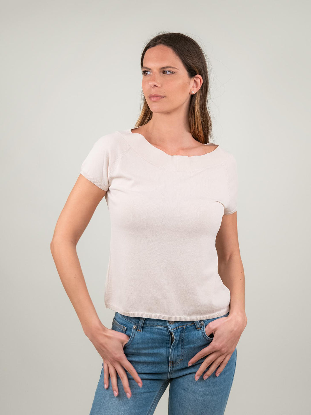 T-SHIRT A MANICA CORTA E SCOLLO A BARCA BEIGE 2416082 021 ANDREA MORANDO 