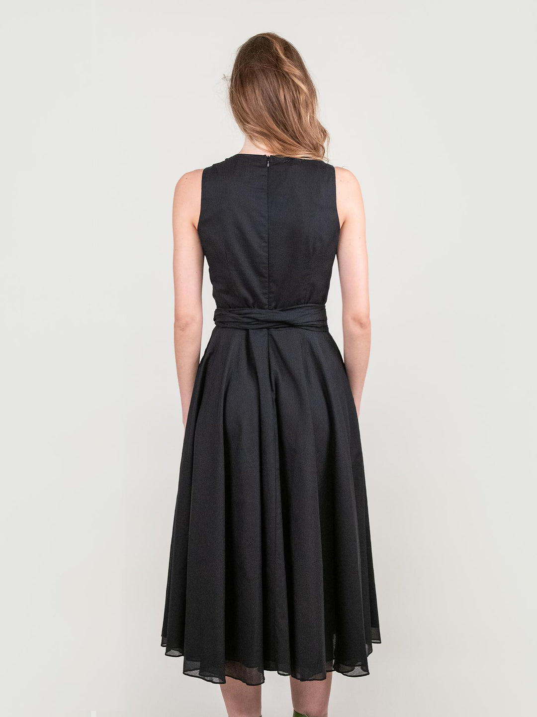 ABITO SMANICATO IN MUSSOLA DI COTONE NERO 203773 09 ANDREA MORANDO 