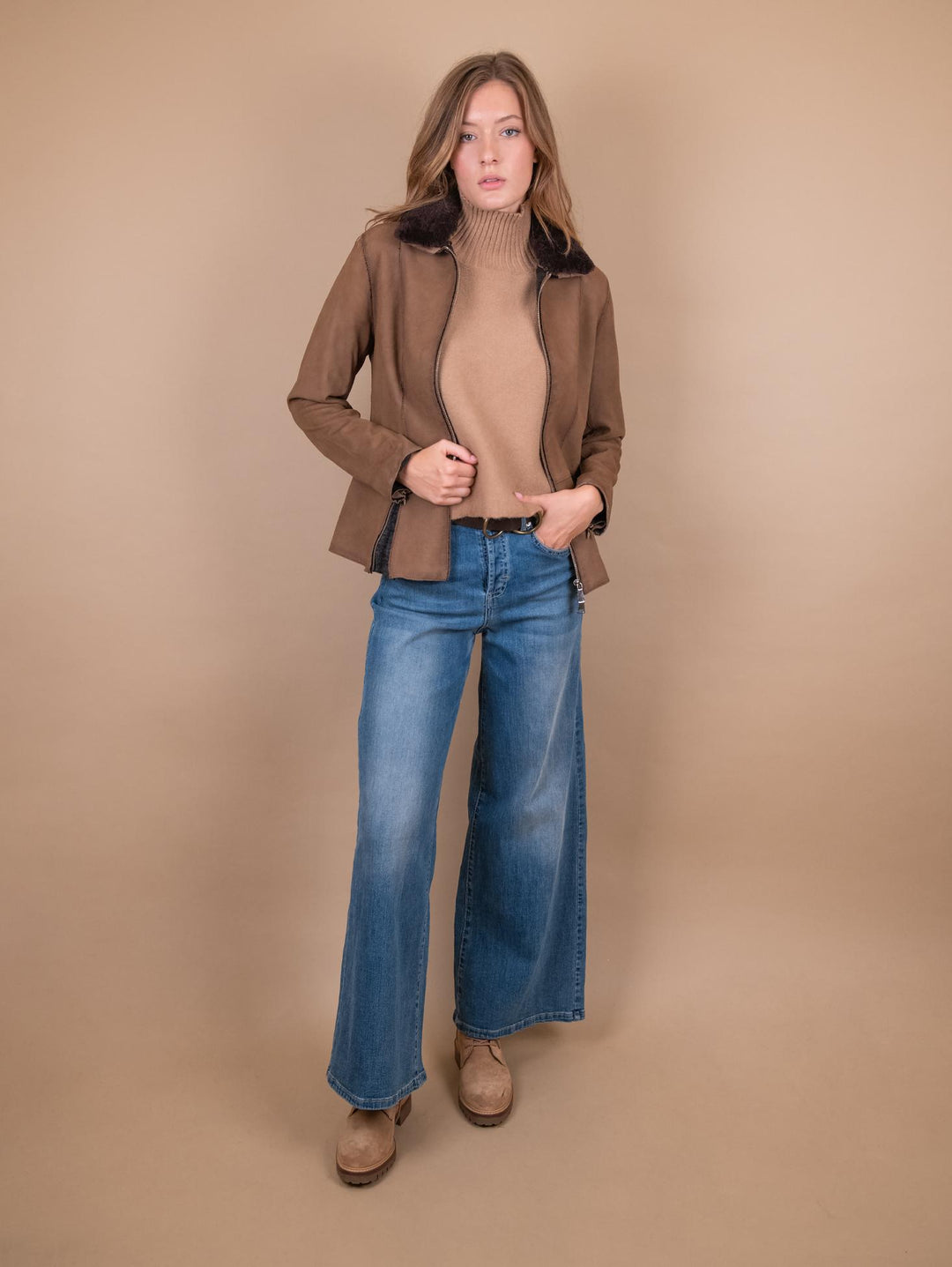 GIUBBOTTO IN CAMOSCIO CON ZIP E COLLO IN MONTONE TABACCO BET8 87 JACK LEATHER 