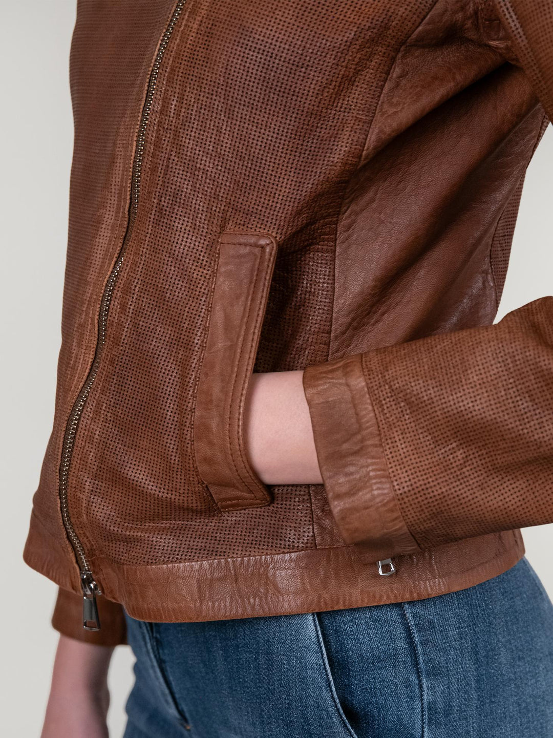 CHIODO IN PELLE TRAFORATA CUOIO ANTIGUA PERFO 05 JACK LEATHER 