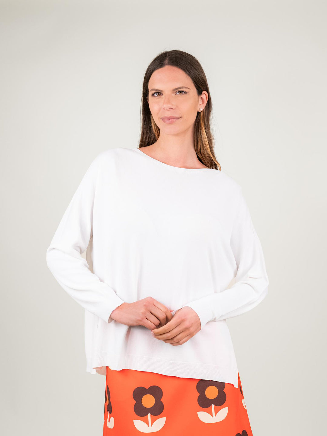 MAGLIA OVER BIANCA CON SCOLLO A BARCHETTA 2685 BIANCO ANDREA MORANDO 