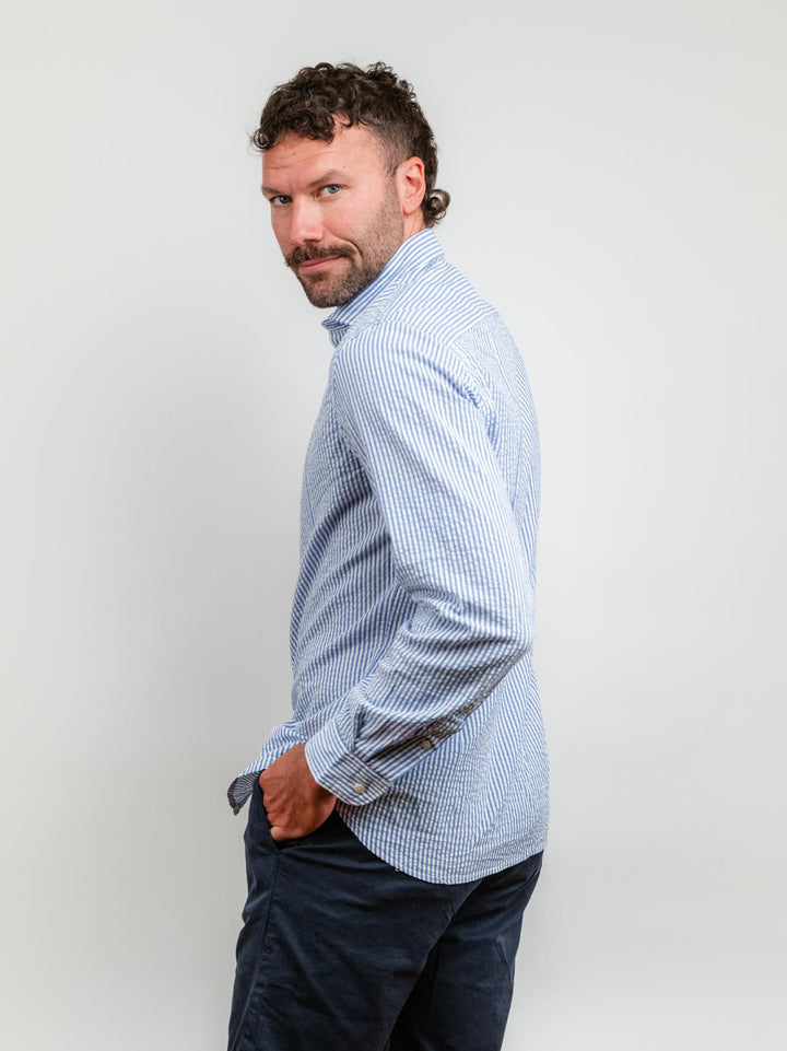 CAMICIA IN SEERSUCKER A RIGHE BIANCHE E BLUETTE