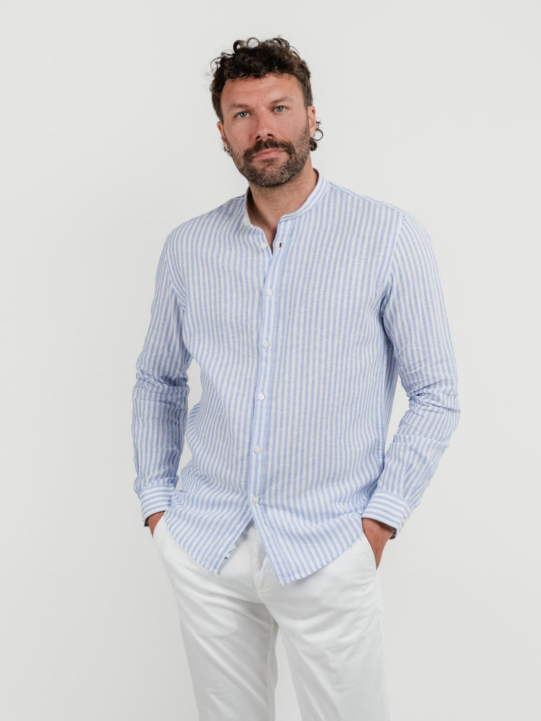 Camicia alla coreana a righe bianche e azzurre