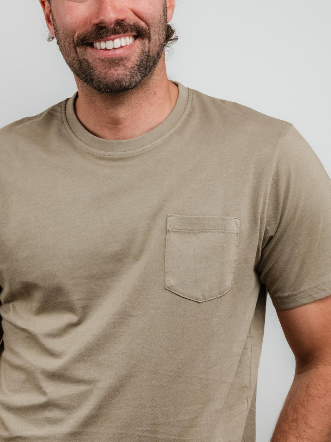 T-SHIRT IN JERSEY CON TASCHINO COLONIALE