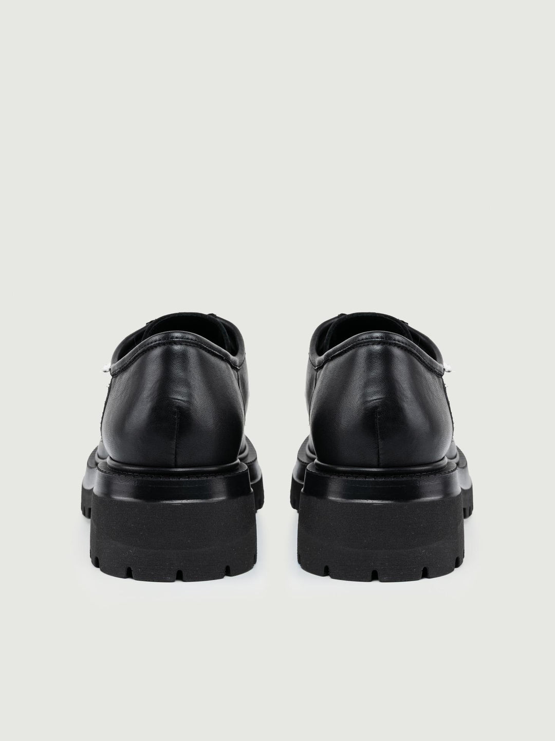 STRINGATA IN PELLE NERA CON MAXI PARA GRENOBLE 01 ANDREA MORANDO 