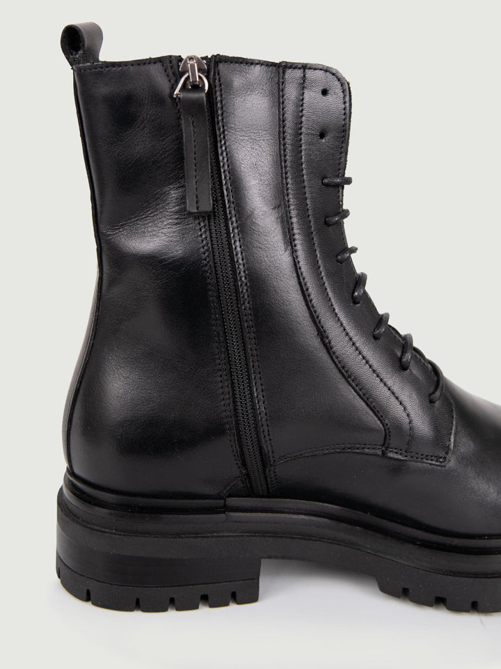 ANFIBIO IN PELLE NERA CON ZIP