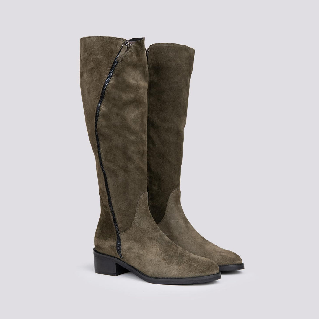 STIVALE ALTO CON ZIP ASIMMETRICHE IN CAMOSCIO VERDE ST1011/CROSTA FORESTA ANDREA MORANDO 