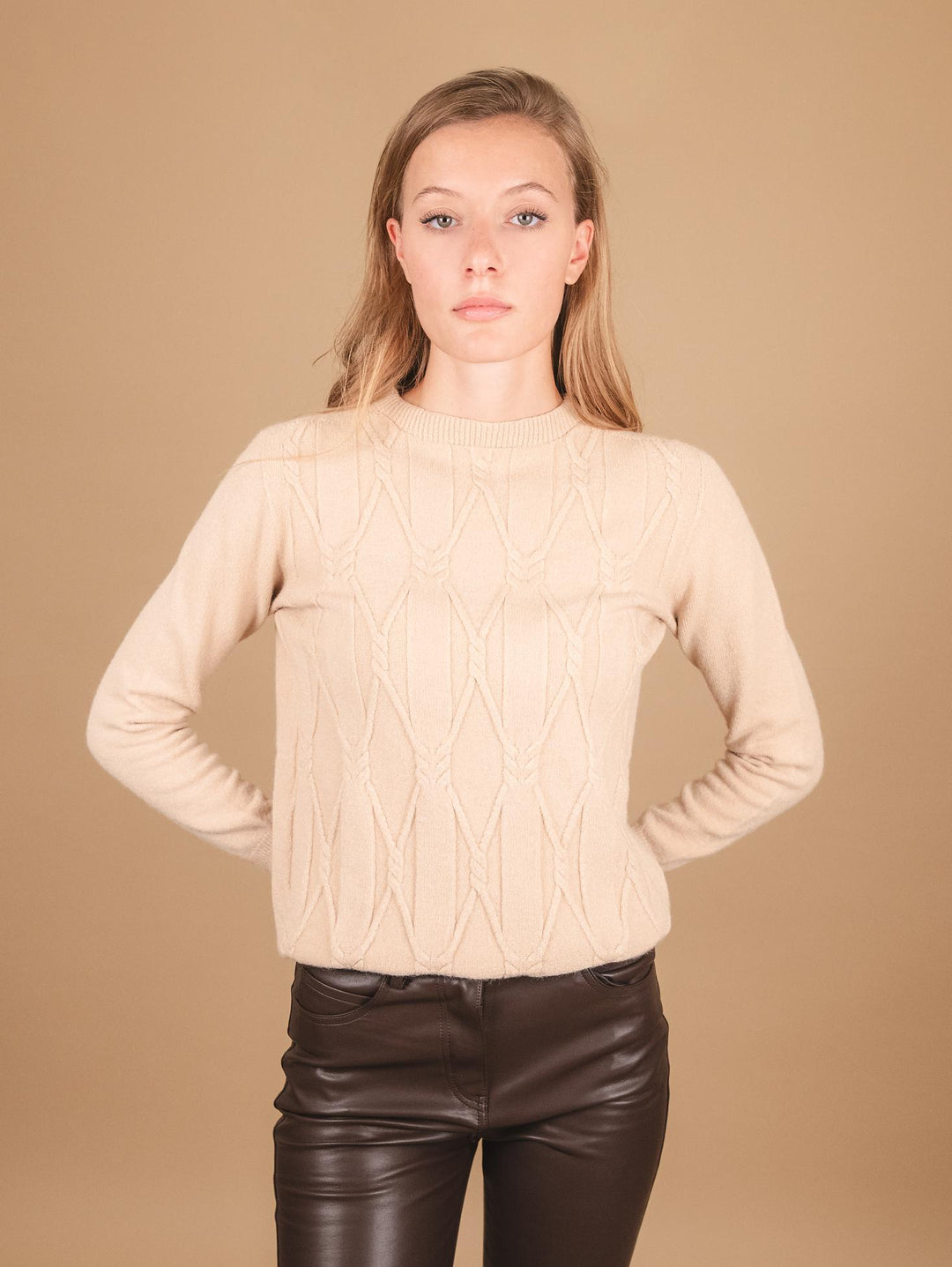 MAGLIA GIROCOLLO CON MAXI INTRECCIO FRONTALE BEIGE 0170/09 0234 BIMOR 