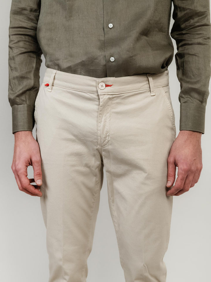 Pantalone chinos con trama nido d'ape burro