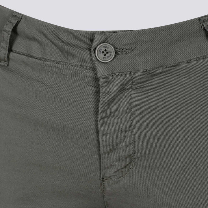 PANTALONE COLOR VERDE A TROMBETTA