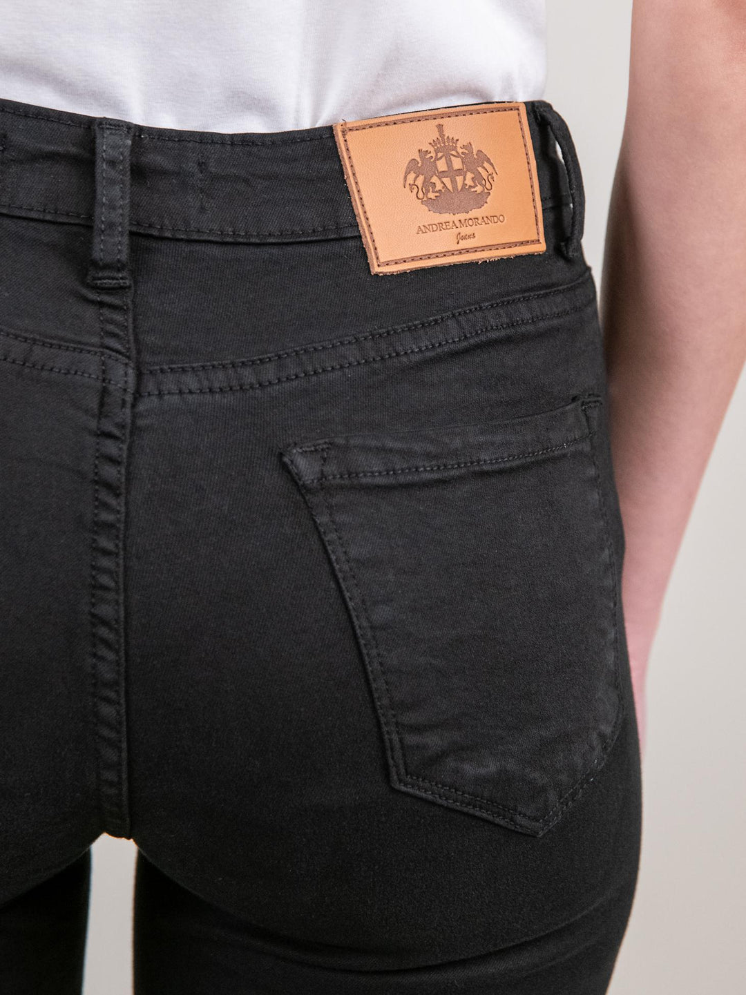PANTALONE 5 TASCHE SFRANGIATO NERO 6826/26 NERO ANDREA MORANDO 