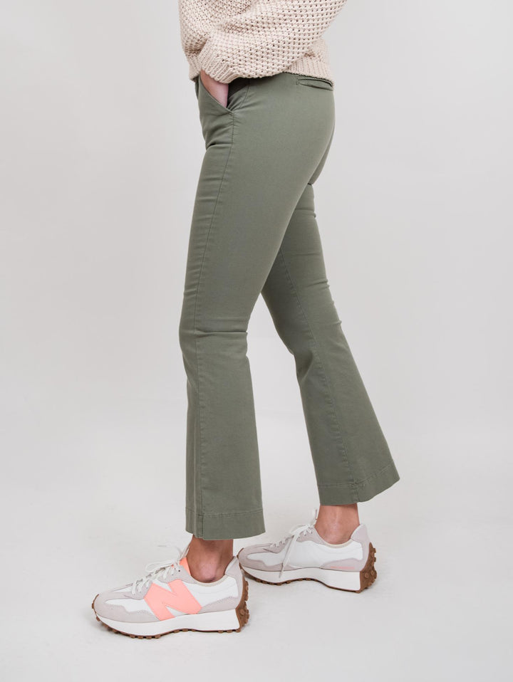 PANTALONE COLOR VERDE A TROMBETTA