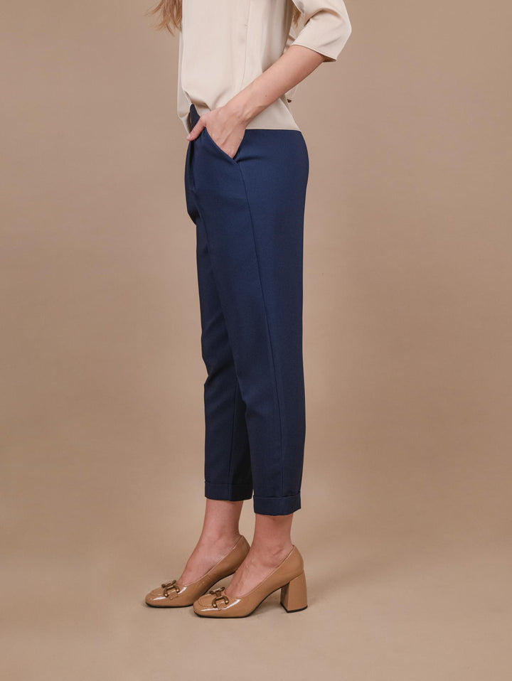 PANTALONE CON PINCES IN TESSUTO TECNICO BLU P2836 BLU ANDREA MORANDO 