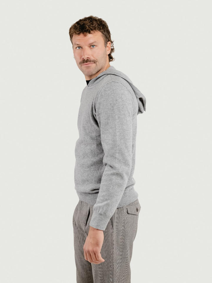 MAGLIA CON CAPPUCCIO IN LANA MERINO E CASHMERE GRIGIA GA071 548 ANDREA MORANDO 