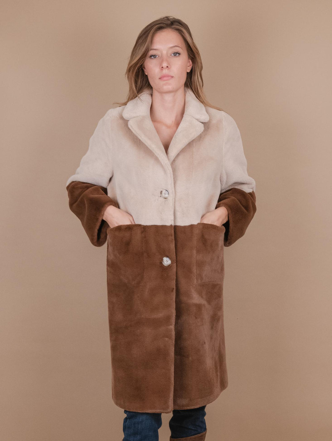 CAPPOTTO  IN ECO-MONTONE E ECO-PELLICCIA REVERSIBILE BICOLORE B500CAMO 043 ANDREA MORANDO 