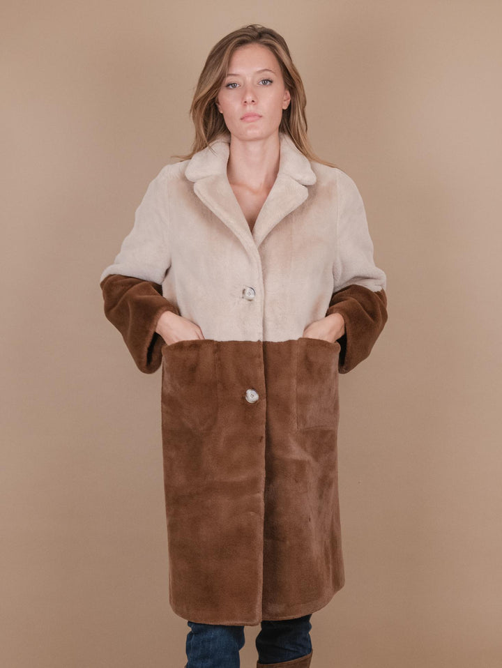 CAPPOTTO  IN ECO-MONTONE E ECO-PELLICCIA REVERSIBILE BICOLORE B500CAMO 043 ANDREA MORANDO 