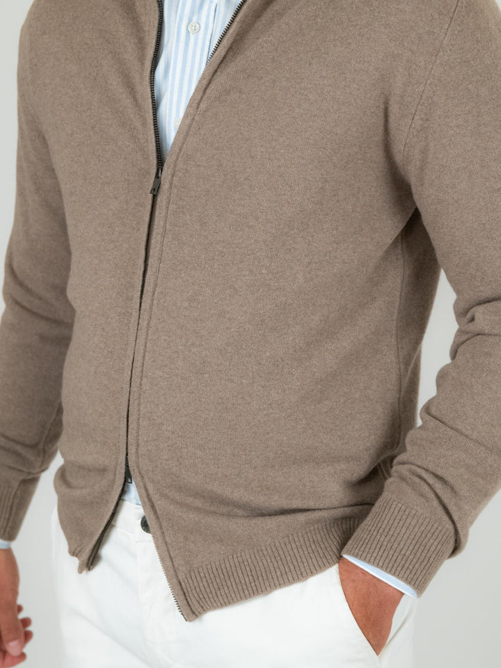 MAGLIA CON ZIP IN LANA MERINO SABBIA. 0037 36 FIESOLI DANIELE 