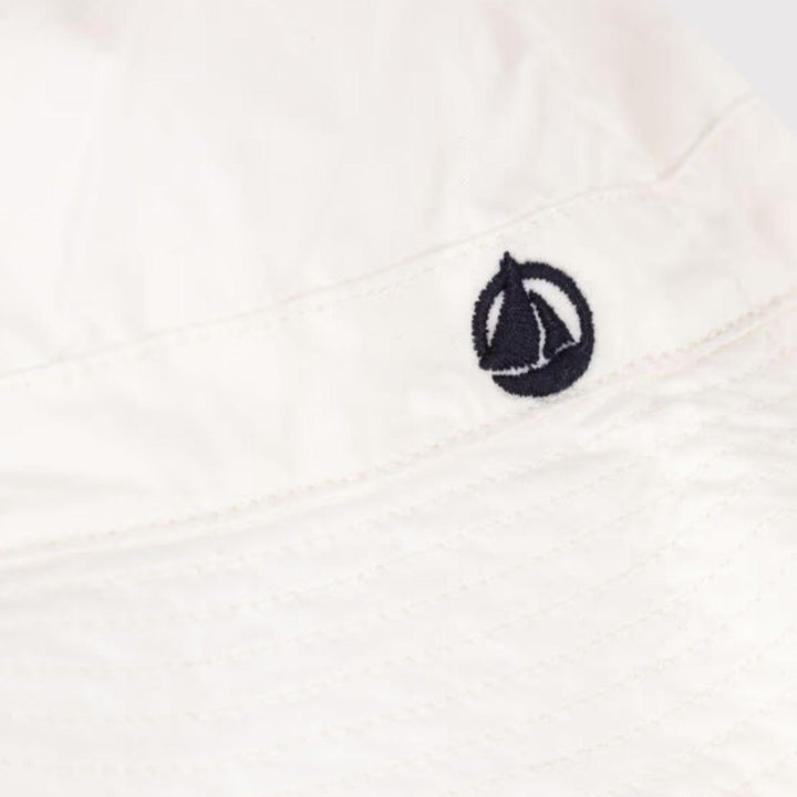 CAPPELLINO BOB BEBÈ IN TWILL BIANCO A09HV 02 PETIT BATEAU 