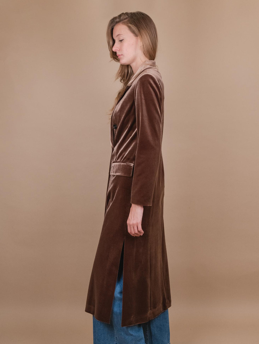 CAPPOTTO DOPPIOPETTO  CON SPACCO LATERALE IN VELLUTO NOCE 2134/2894 75 ANDREA MORANDO 