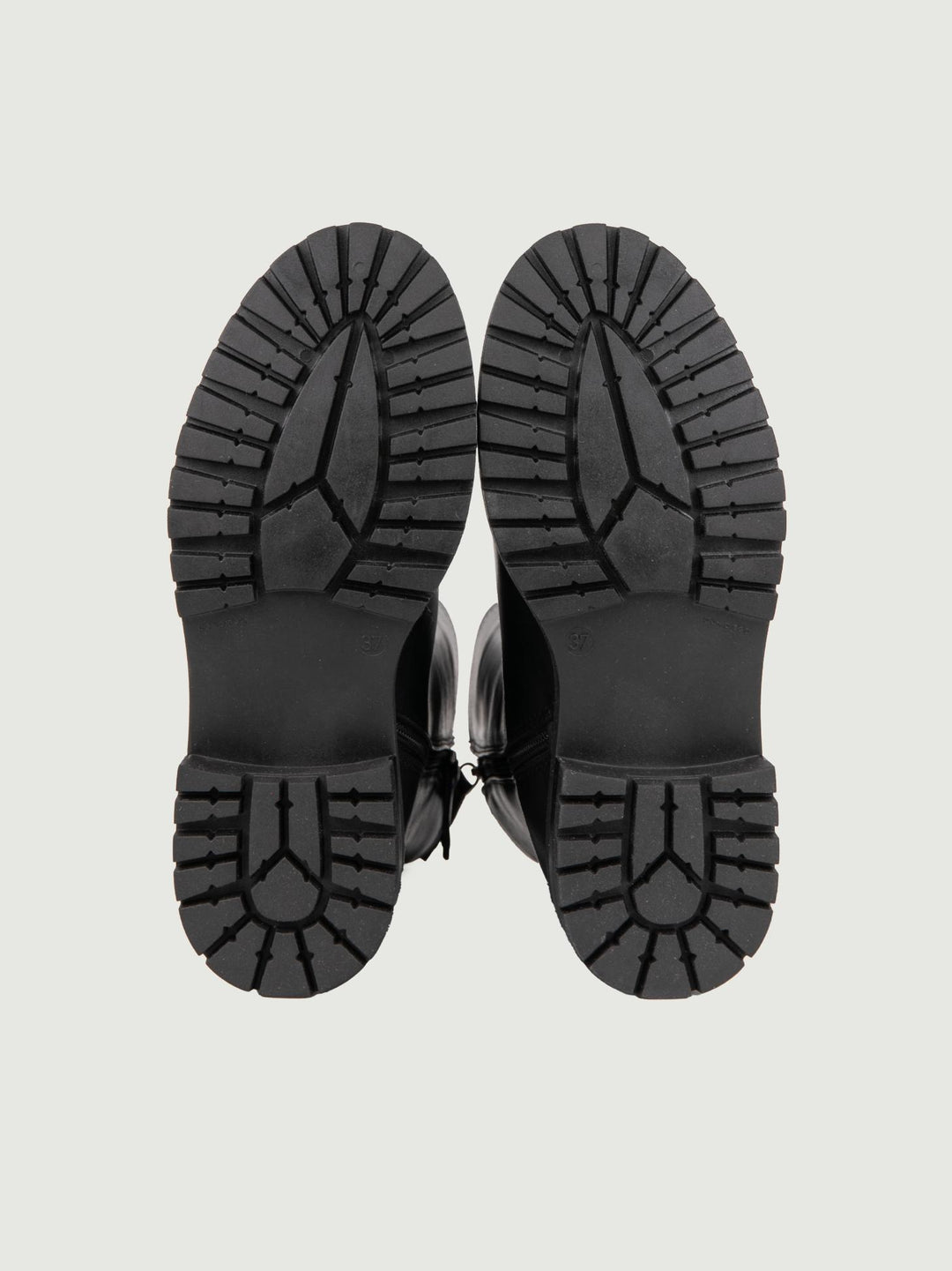 ANFIBIO IN PELLE NERA CON ZIP