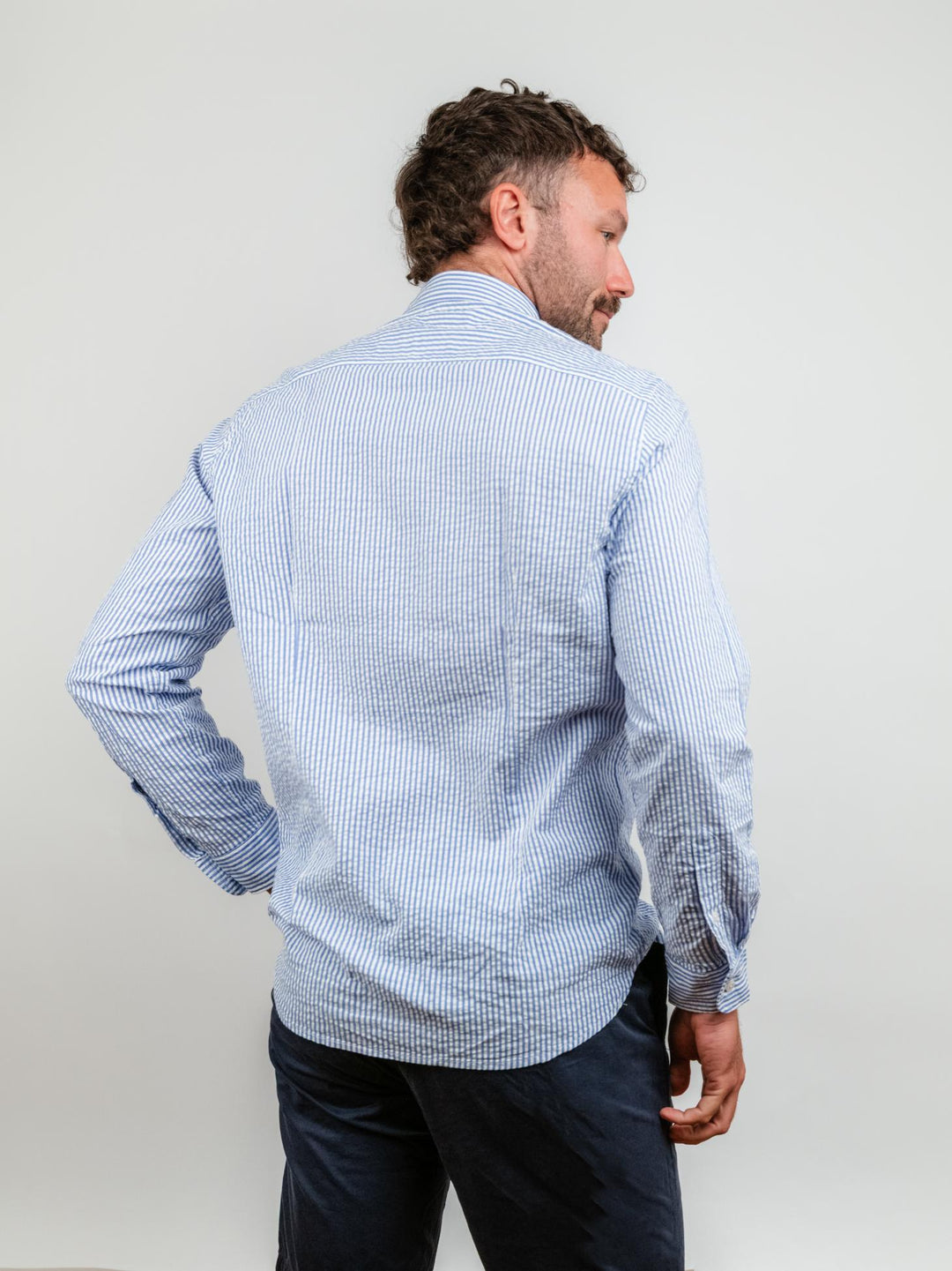 CAMICIA IN SEERSUCKER A RIGHE BIANCHE E BLUETTE