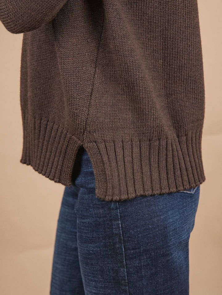MAGLIA SCOLLO A V IN LANA VERGINE MARRONE 2378008 028 ANDREA MORANDO 